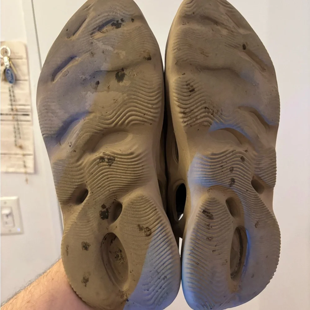 Yeezy Foam Runners - Picture 5 of 5
